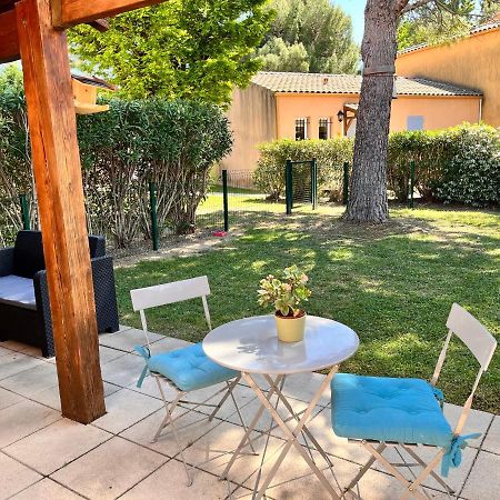Maison De Vacances Dans Residence Avec Piscine Arles Ngoại thất bức ảnh