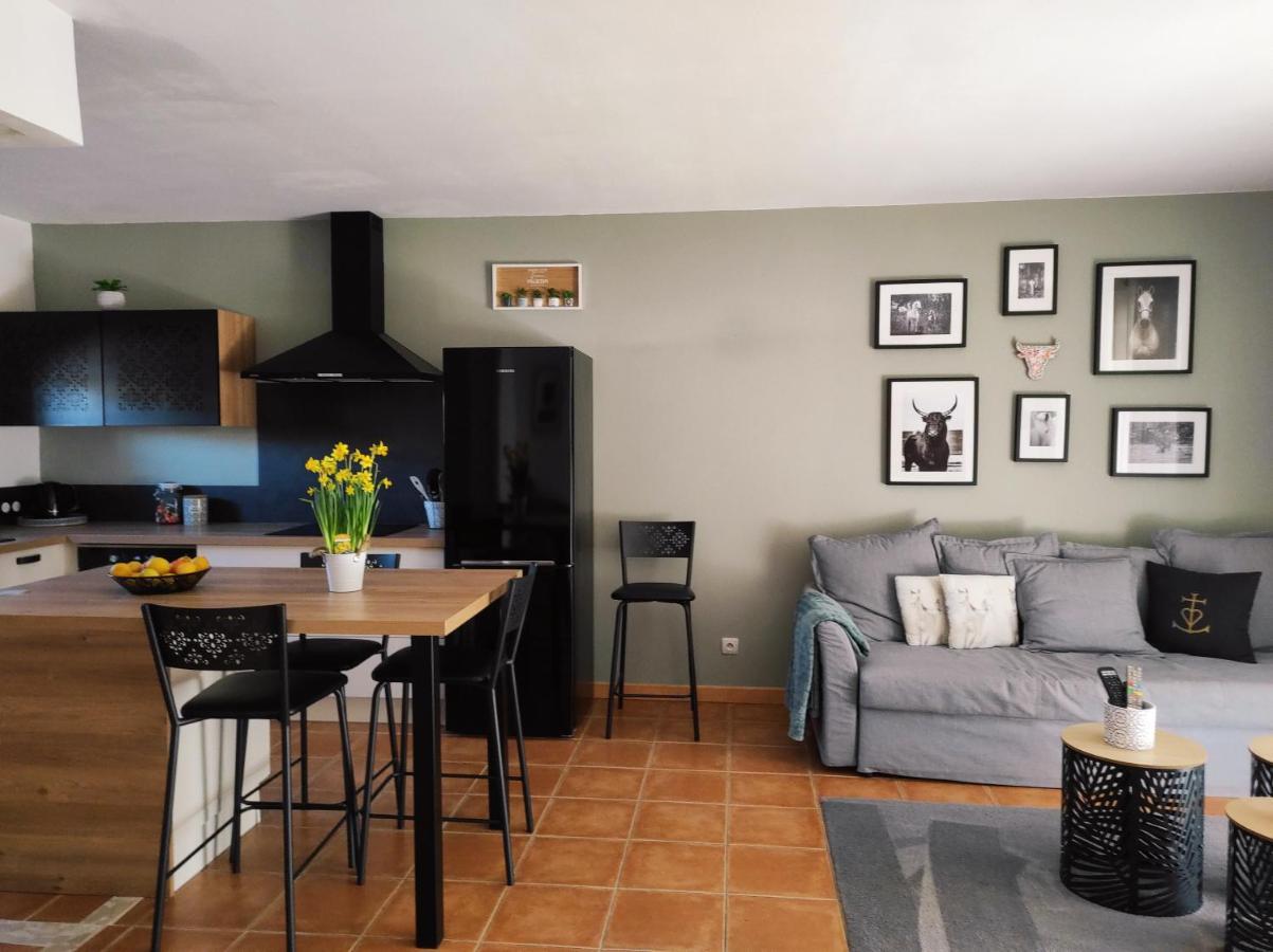 Maison De Vacances Dans Residence Avec Piscine Arles Ngoại thất bức ảnh