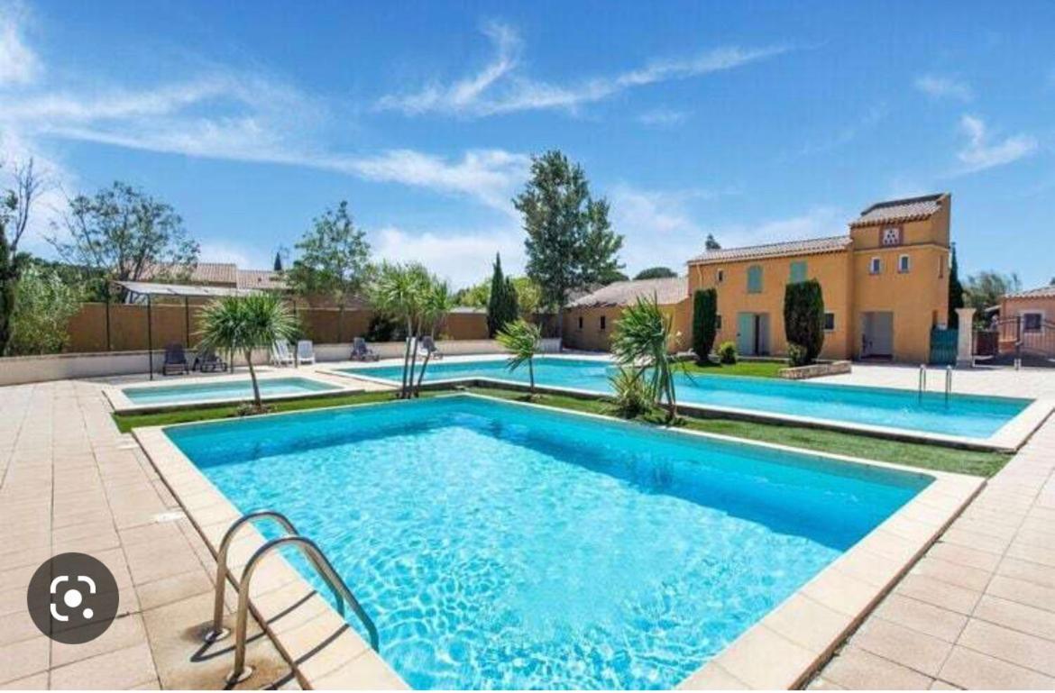 Maison De Vacances Dans Residence Avec Piscine Arles Ngoại thất bức ảnh
