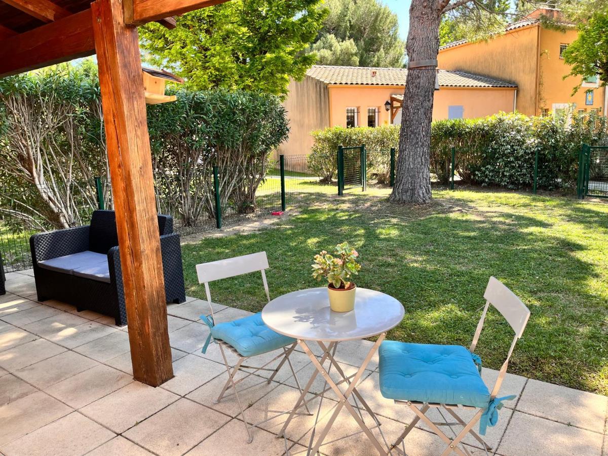 Maison De Vacances Dans Residence Avec Piscine Arles Ngoại thất bức ảnh